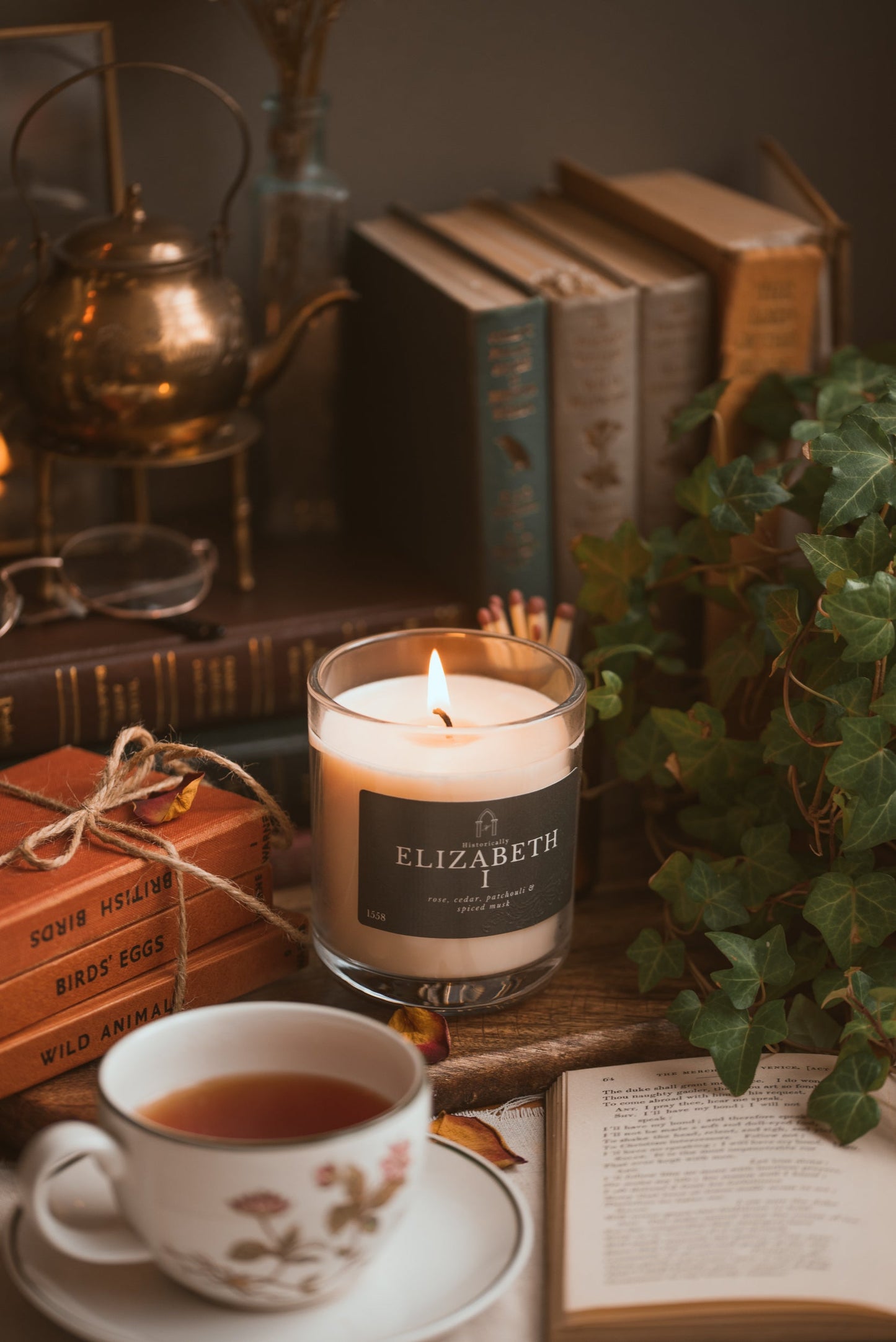 History candle inspired by Tudor Queen, Elizabeth I