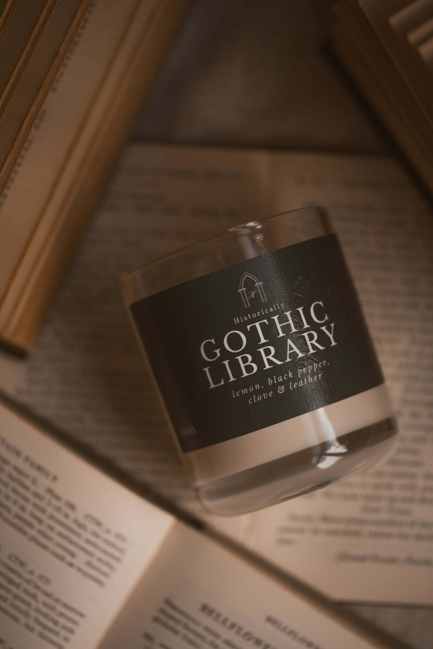Bookish candle inspired by Victorian and Gothic libraries