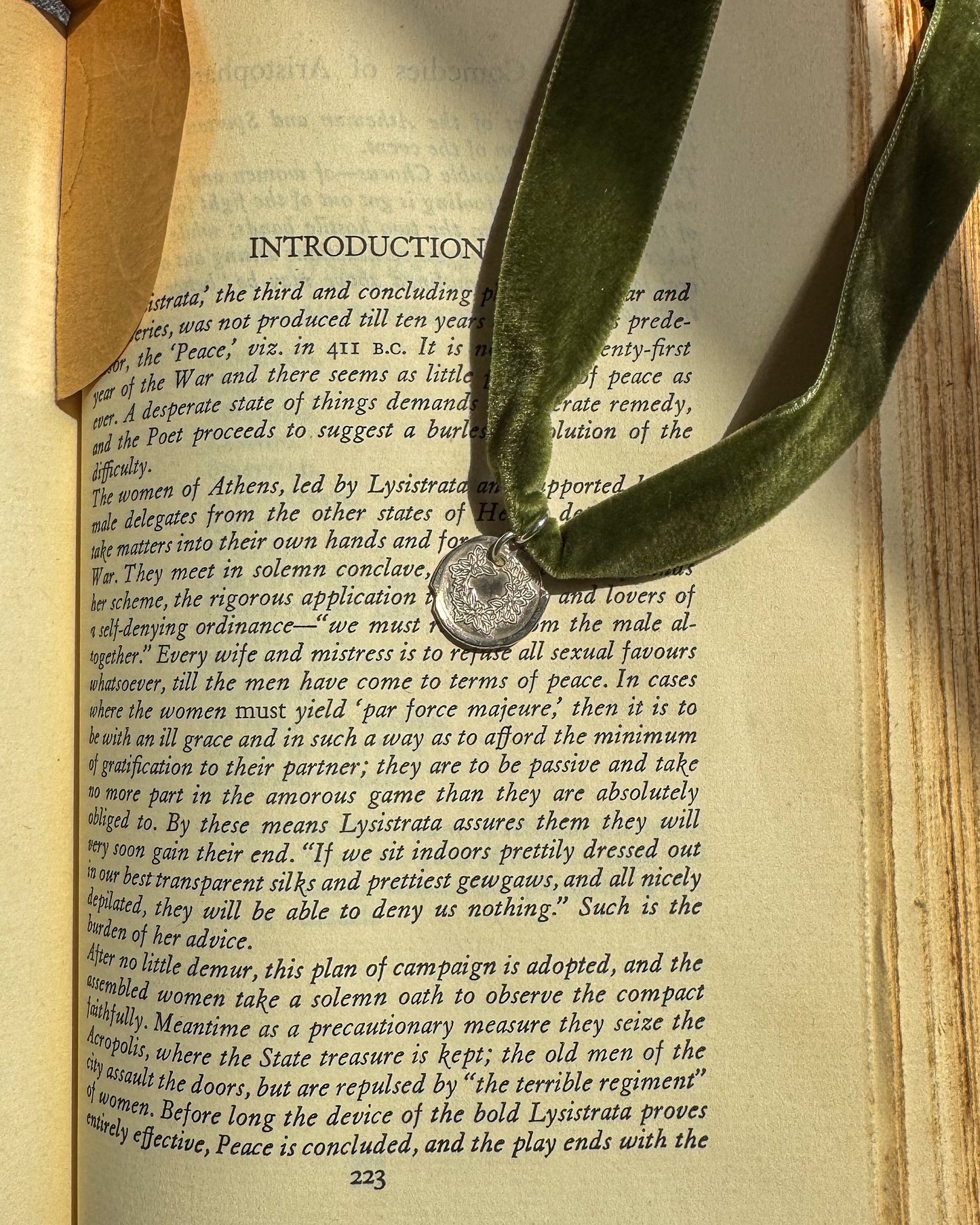 Queen Henrietta Maria Wreath Pendant